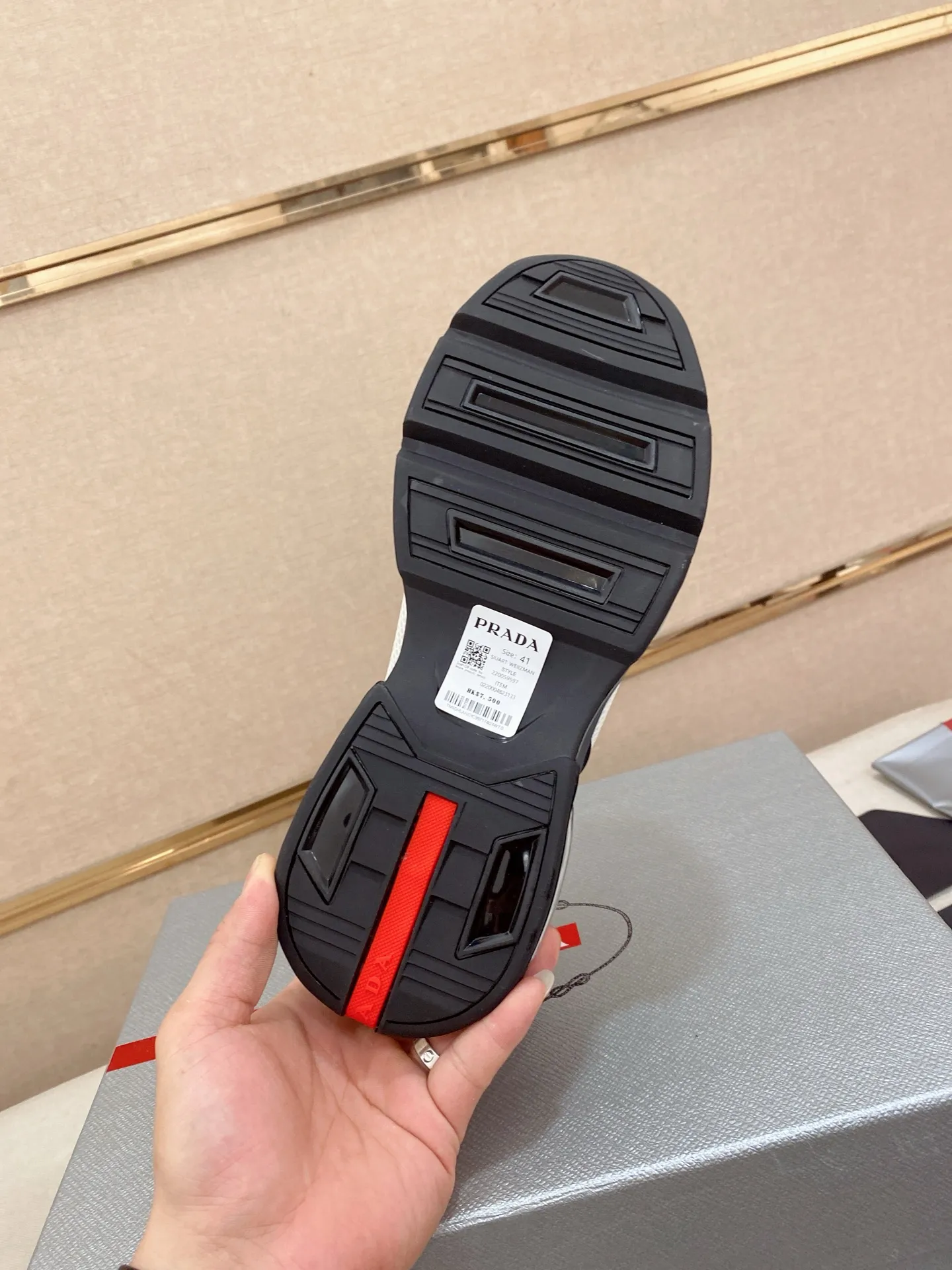Factory price 660💰 ✔️✔️✔️High version High-quality new PRADA (Prada) counters are on the market at the same time, new men's shoes, 😘fabrics imported first-layer cowhide and mesh fabrics, purely handmade. Lining: Full cowhide lining. 👍🏿 High-end ☄️ air-cushion molded anti-slip rubber outsole, exquisite lines, simple and elegant, comfortable and high-end for leisure travel. Code number: 38 to 45